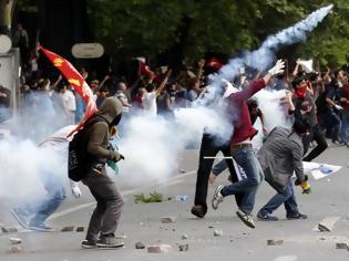 Φωτογραφία για Οι Τούρκοι στους δρόμους τρομάζουν την ελληνική κυβέρνηση κι όχι μόνο για το Αιγαίο
