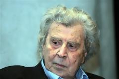 Mίκης Θεοδωράκης σε Ρεπούση: Δεν αγαπάς την πατρίδα; Σήκω και φύγε, πήγαινε στη Νιγηρία