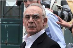 Aθάνατη Ελλάδα: Δύο συντάξεις για τον Άκη μέσα στη φυλακή