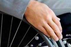 Χτυπούσε με σκεπάρνι το παραπληγικό παιδί του ... επειδή δε σηκωνόταν