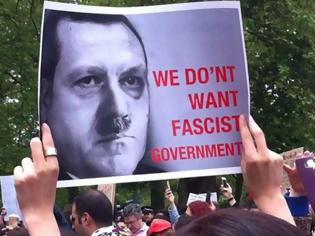 Φωτογραφία για Turkcell: Η κυβέρνηση Ερντογάν μας πίεσε να κόψουμε επικοινωνίες και υπακούσαμε