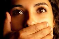 Δικάζεται ο «βιαστής με την τυρόπιτα»