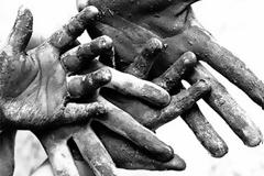 Σοκ: Ανήλικος ξεψύχησε από την πολλή δουλειά!