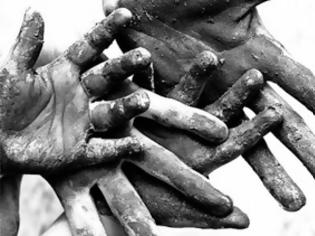 Φωτογραφία για Σοκ: Ανήλικος ξεψύχησε από την πολλή δουλειά!