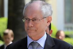 Βαν Ρομπάι: Η Ελλάδα έχει αρχίσει πλέον να νοικοκυρεύει τα δημοσιονομικά της