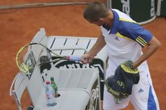 Διέλυσε την ρακέτα του και... ξέσπασε σε κλάματα