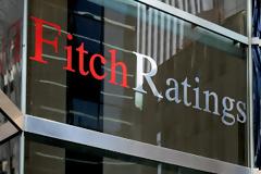 Fitch: Υποβάθμιση της Κύπρου σε «B-» από «Β»