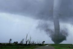 Στους 14 οι νεκροί από τον ανεμοστρόβιλο