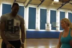 Ο Χάουαρντ έχασε από μια νοικοκυρά [Video]