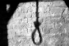 Επιχειρηματίας κρεμάστηκε μέσα στο κατάστημά του