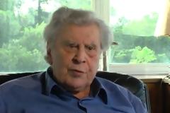 Ο Μίκης Θεοδωράκης μιλά για τη Μαρία Ρεπούση: «Είναι μεγάλο προσόν που ζεις στην Ελλάδα και είσαι Ελληνας. Αν δεν το καταλαβαίνεις, πήγαινε στη Νιγηρία»