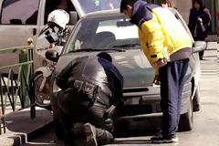 Πάτρα: Aγρίεψε η Δημοτική Αστυνομία – Αφαιρούν πινακίδες από Ι.Χ. στους πεζόδρομους της πόλης