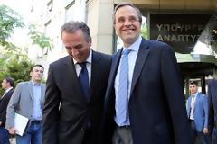 Guardian: Πρόωρο το ελληνικό success story