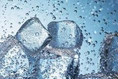 ΣΟΚ: Tο νερό της τουαλέτας είναι πιο καθαρό απο τα παγάκια