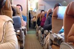 Πανικός στον αέρα - Δείτε τι έγινε μετά από κενό αέρος [photos+video]