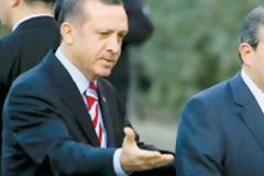 Το τηλεφώνημα του φλεγόμενου Ερντογάν στον αραχτό Καραμανλή: Πως το ... φαντάστηκε η Kαθημερινή