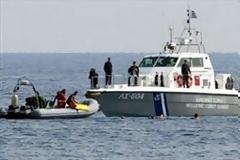 Ρέθυμνο: Για τρεις ώρες πάλευαν με τα κύματα όταν βυθίστηκε το σκάφος τους