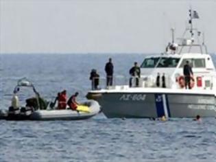 Φωτογραφία για Ρέθυμνο: Για τρεις ώρες πάλευαν με τα κύματα όταν βυθίστηκε το σκάφος τους