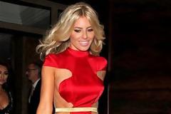 Με αποκαλυπτική τουαλέτα η Mollie King