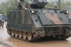 Ανατροπή άρματος μάχης στην Εθνική οδό με νεκρό και τραυματία