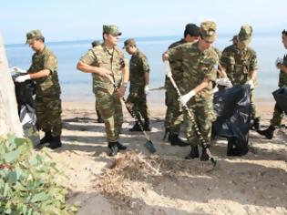 Φωτογραφία για Πάτρα: Eκατοντάδες κιλά σκουπιδιών μάζεψαν εθελοντές κάθε ηλικίας και στρατός στην παραλία από τα Βραχνέικα μέχρι τα Ροίτικα