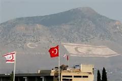 Έπεσε η τουρκοκυπριακή κυβέρνηση στα Κατεχόμενα