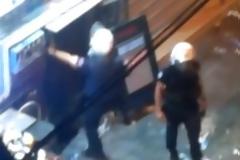 ΑΠΙΣΤΕΥΤΟ: Τούρκοι αστυνομικοί έκαναν πλιάτσικο σε ΑΤΜ! Δείτε το βίντεο...