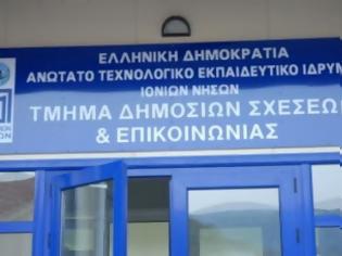 Φωτογραφία για Διαμαρτυρία του Τμήματος Δημοσίων Σχέσεων και Επικοινωνίας του ΤΕΙ Ιονίων Νήσων για το άθλιο οδικό δίκτυο και την ελλειπή αστυνόμευση