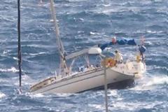 Ιστιοφόρο έμεινε ακυβέρνητο κοντά στη Κύθνο