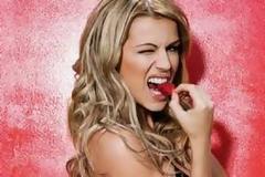 Η Χριστίνα η Κολέτσα με μαγιό στην παραλία