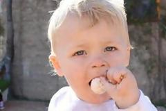 Στην αγορά γλειφιτζούρια με γεύση μητρικού γάλακτος