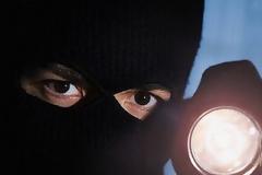 Πάτρα: Έξι οι δράστες της διάρρηξης σε σούπερ-μάρκετ - Σήκωσαν το χρηματοκιβώτιο με 40.000 ευρώ και χρυσές λίρες