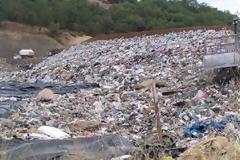 Ενεργές παραμένουν 73 χωματερές, αγώνας δρόμου στη Περιφέρεια