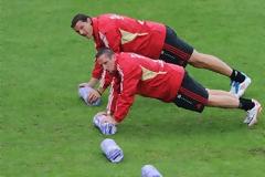 Ανανέωσαν με Μπάγερν Ριμπερί και Φαν Μπούιτεν