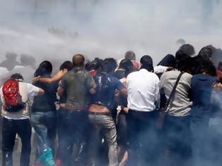 Φωτογραφία για Σύλληψη έλληνα διαδηλωτή στην Κωνσταντινούπολη