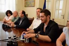 O Μιχάλης Χατζηγιάννης στο Δημαρχείο της Πάτρας - 