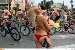 Θεσσαλονίκη: Τα μηνύματα που στέλνουν οι ΓYΜΝΟΙ ποδηλάτες!!!