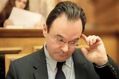 Για κακούργημα παραπέμφθηκε ο Παπακωνσταντίνου με 234 ψήφους - Με δάκρυα στα μάτια δήλωσε αθώος