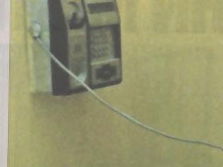 Φωτογραφία για Εικόνς από τη Vip Κορυδαλλού: O Λάκης με την βρώμικη πλαστική καρέκλα, ο Άκης με το τηλέφωνο και ο Σμπώκος με το βιβλίο