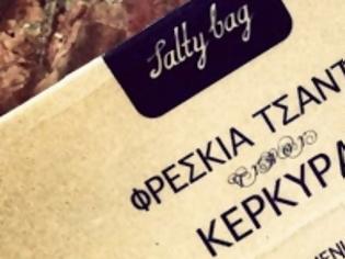 Φωτογραφία για Eλληνικό δαιμόνιο: Έφτιαξαν επιχείρηση που πουλάει τσάντες με... αλμυρά πανιά