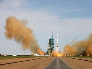 Φωτογραφία για Κίνα: Εκτοξεύθηκε και τέθηκε σε τροχιά το διαστημόπλοιο Shenzhou-10