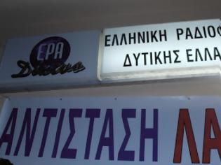 Φωτογραφία για Πάτρα: «Πότε θα κάνει ξαστεριά» τραγούδησαν οι Πατρινοί έξω από το σταθμό της ΕΡΑ [Video]