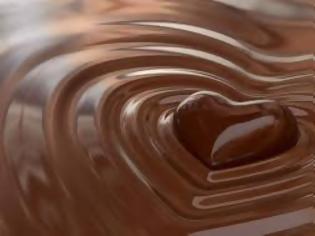 Φωτογραφία για Υγεία: Ασπίδα η σοκολάτα για τις γυναικείες καρδιές