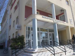 Φωτογραφία για 28χρονος βούτηξε από τον 3ο όροφο του ΙΚΑ Βόλου στο κενό και επέζησε!