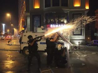 Φωτογραφία για Τουρκία: «Ανήσυχη» η πλατεία Ταξίμ - «Σκούπα» από την αστυνομία να φύγουν και οι τελευταίοι διαδηλωτές