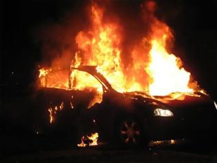 Φωτογραφία για Αυτοκίνητο τυλίχθηκε στις φλόγες