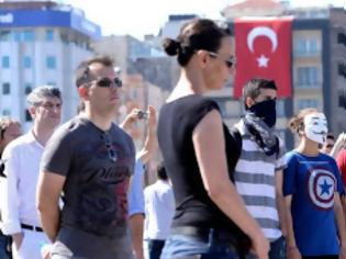 Φωτογραφία για «Υπέρ» της διαμαρτυρίας του «όρθιου άνδρα» η τουρκική κυβέρνηση