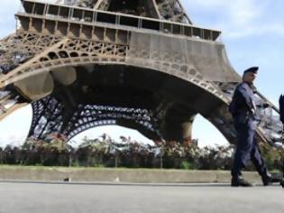 Φωτογραφία για Γαλλία: Ήθελε να πηδήξει από τον πύργο του Άιφελ