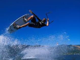 Φωτογραφία για Σε κίνδυνο 44χρονος χειριστής kite surf στην «Κάτια» Μυτιλήνης-Επέμβαση του Λ.Σ