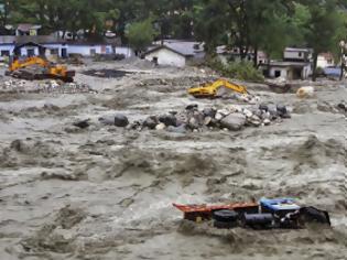 Φωτογραφία για Ινδία: Εντείνονται οι επιχειρήσεις για τη διάσωση χιλιάδων ανθρώπων από τις πλημμύρες